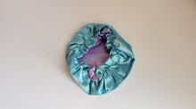 Load image into Gallery viewer, Satin bonnet reversible Purple/Green
